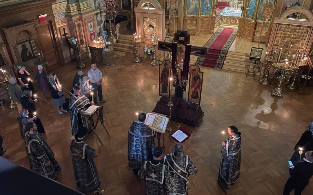 Фото: Утреня Великой Пятницы в Николаевском соборе