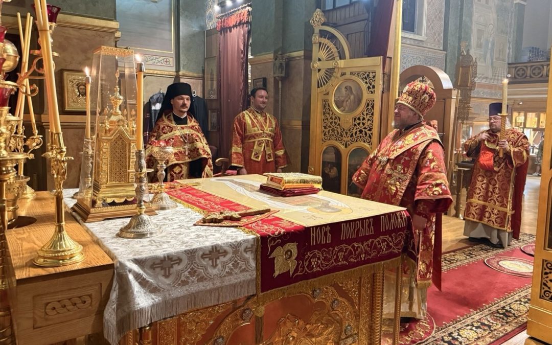 В канун отдания праздника Пасхи епископ Матфей совершил утреню в Патриаршем соборе Нью-Йорка